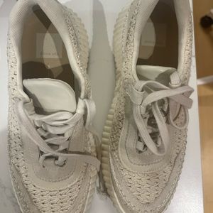 Dolce Vita Dolen Sneaker SZ7. Worn 3 times